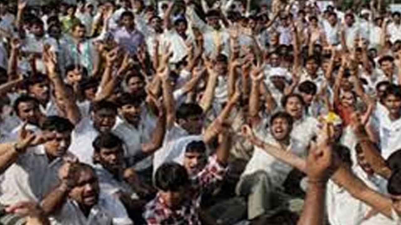 నిరుద్యోగులు కుత కుత