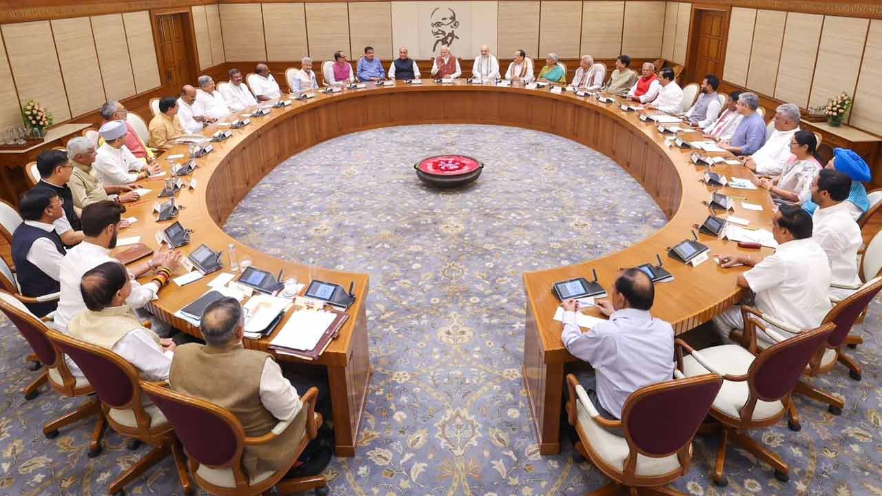 Union Cabinet | మూడు కోట్ల ఇళ్ల నిర్మాణానికి కేంద్ర క్యాబినెట్‌ ఆమోదం.. ప్రధాని తొలి సంతకం దేనిపైనంటే..!