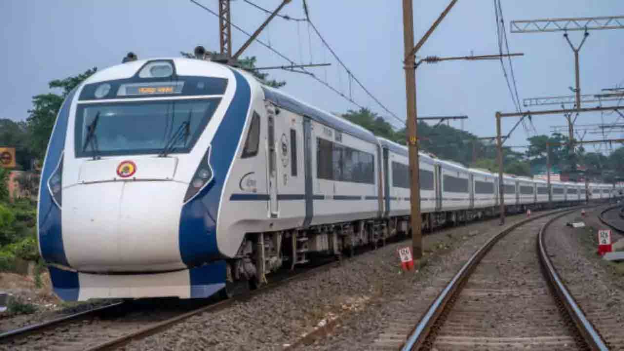 Vande Bharat Express | విశాఖ-సికింద్రాబాద్‌ వందేభారత్‌ ఎక్స్‌ప్రెస్‌ 4 గంటలు ఆలస్యం
