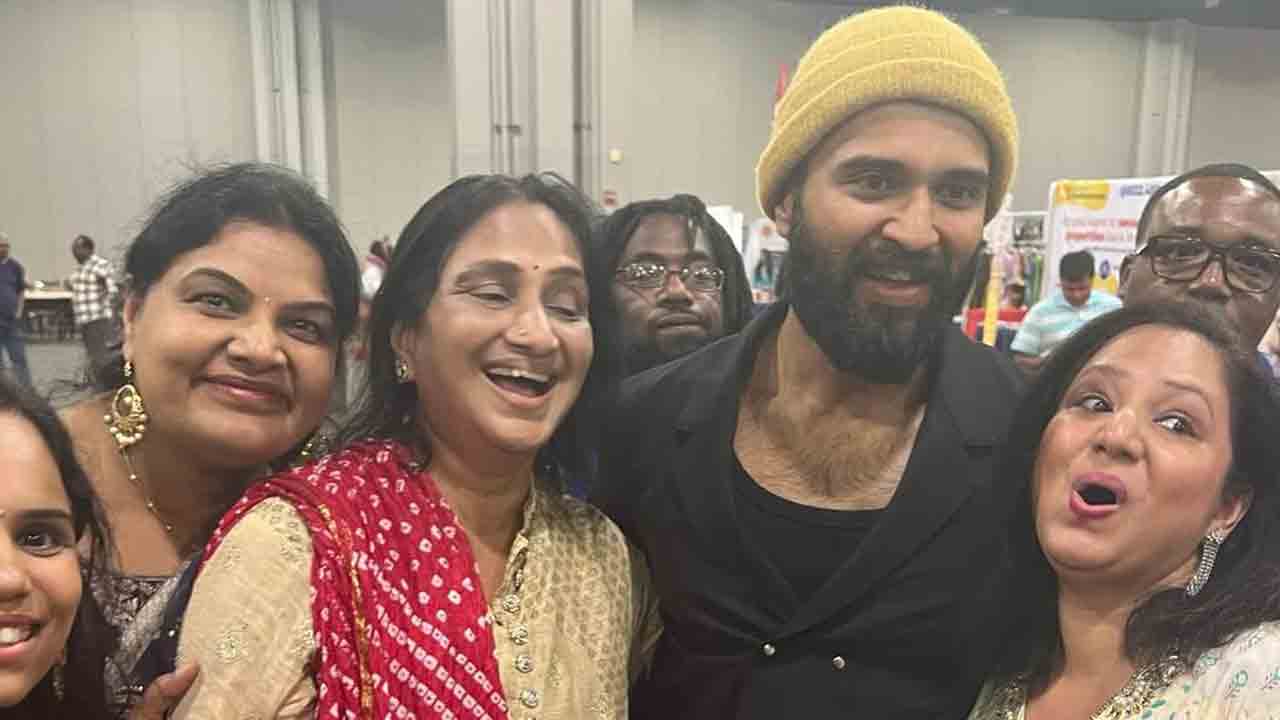 Vijay Deverakonda | తగ్గేదేలే.. యూఎస్‌ఏలో విజయ్‌ దేవరకొండ ఫాలోయింగ్‌ చూడండి