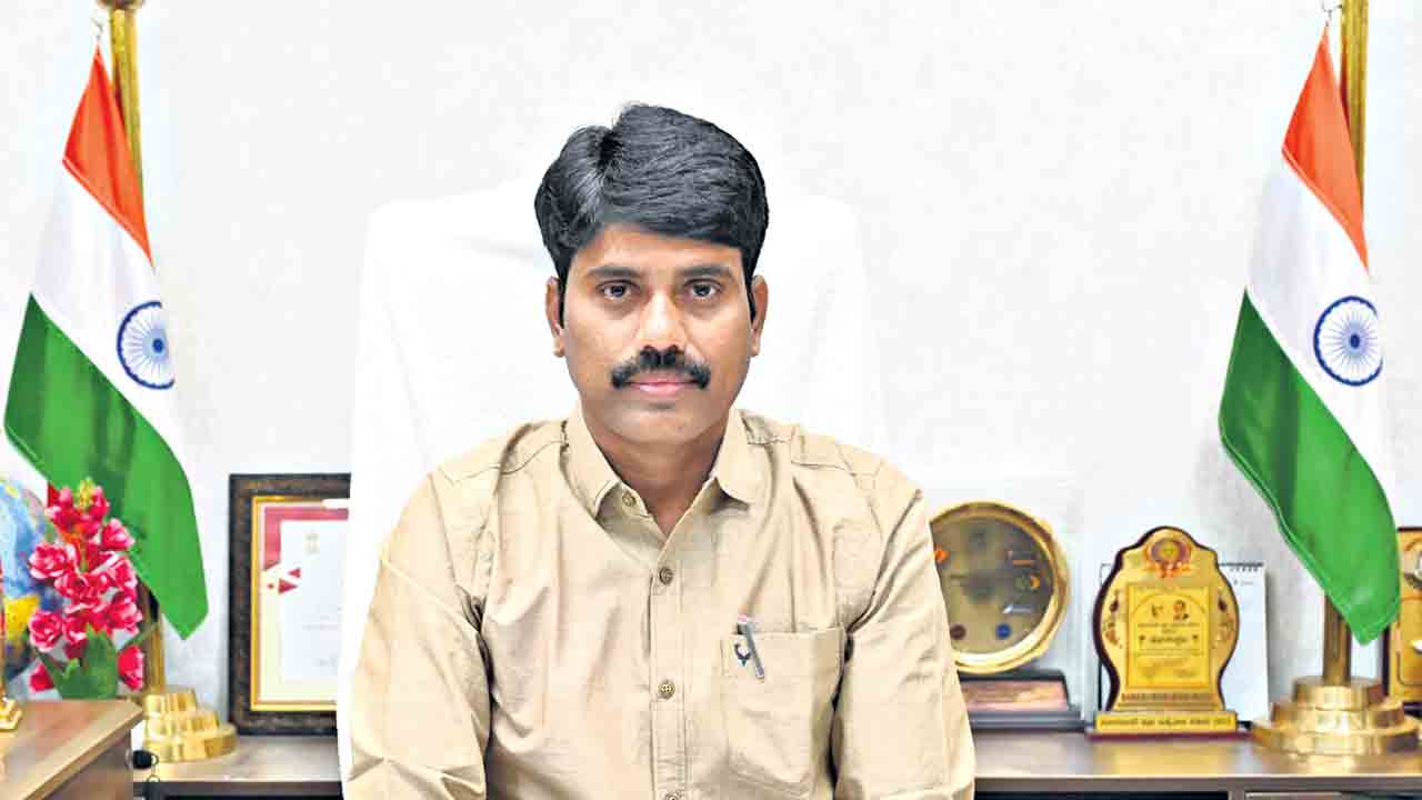 పెండింగ్‌లో పనులను పూర్తి చేయాలి