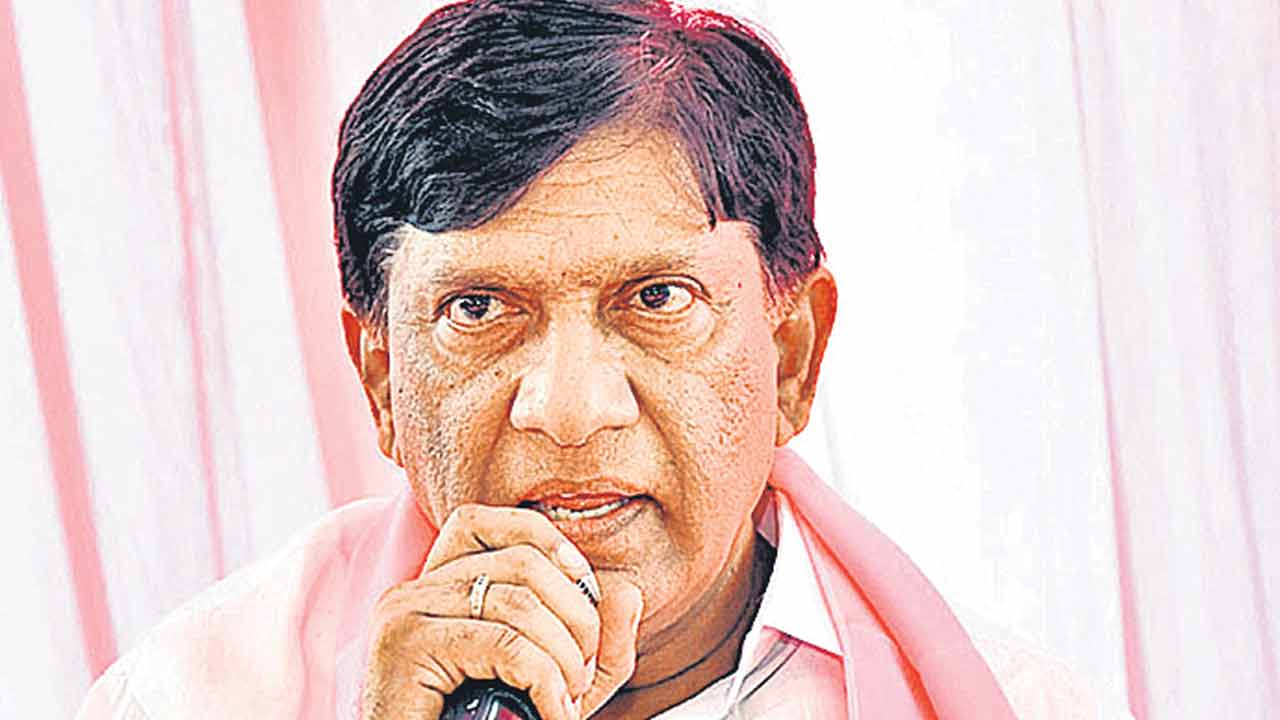 నూతన న్యాయ చట్టాల అమలు ఆపండి