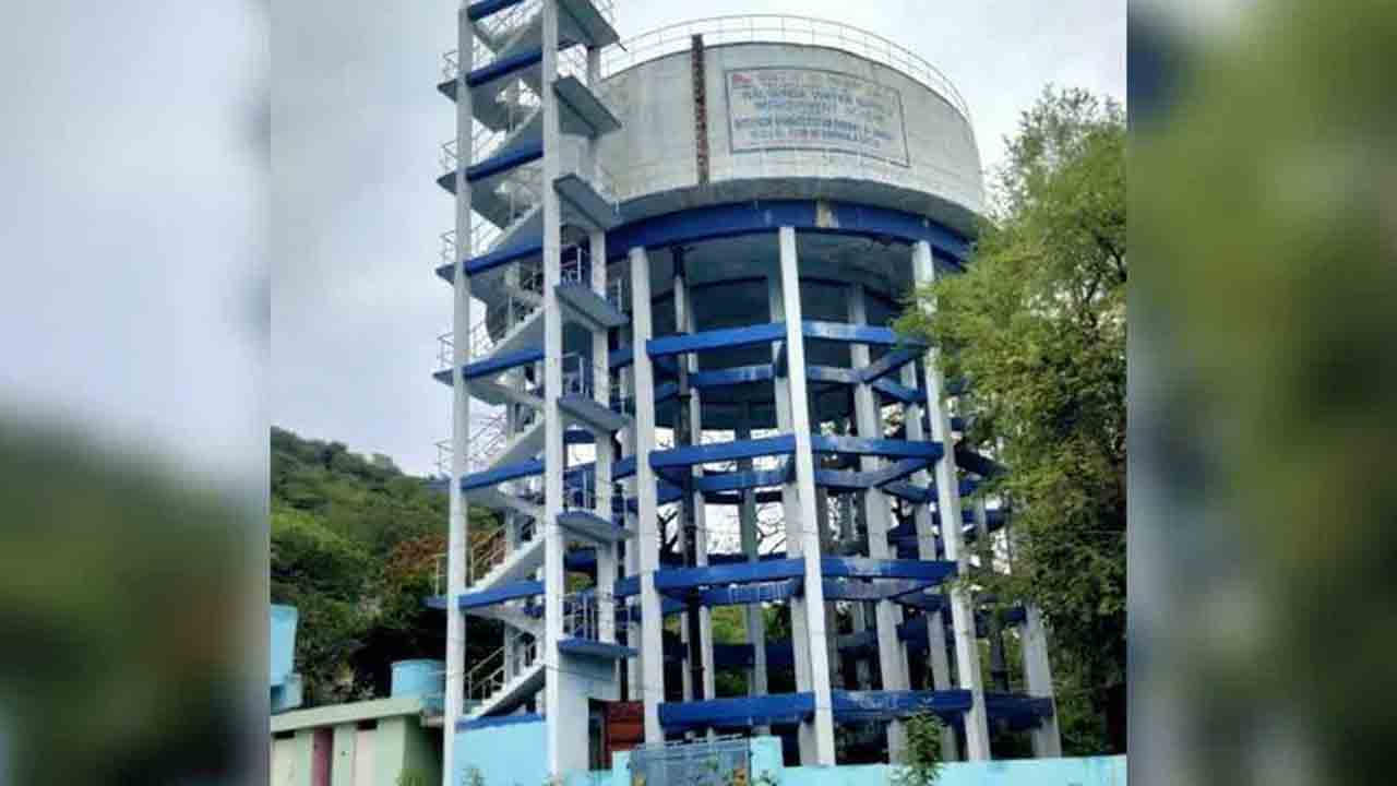 మంచినీళ్ల ట్యాంకులో మృతదేహం