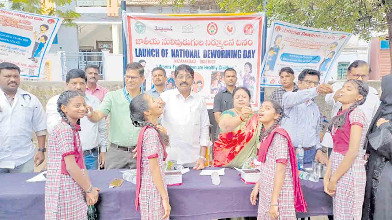 నులిపురుగుల నివారణ మాత్రల పంపిణీ