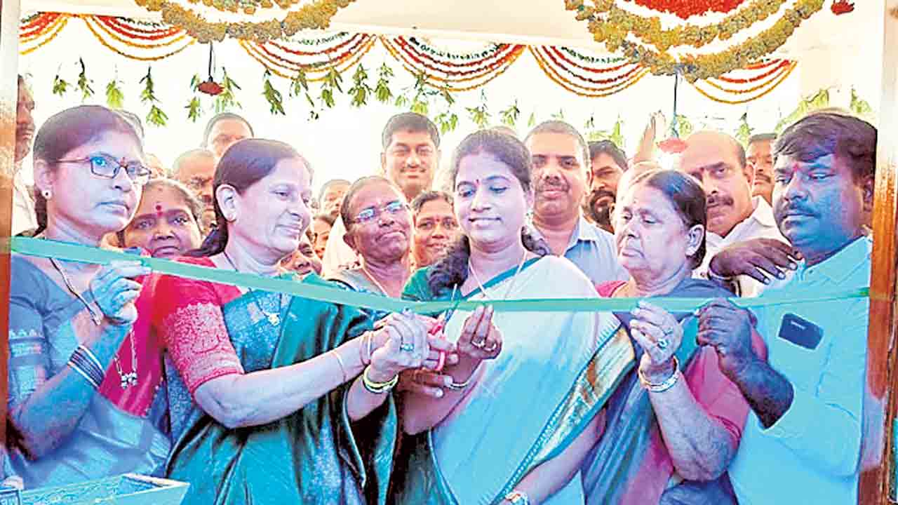 గ్రామాలను అభివృద్ధి చేయాలి