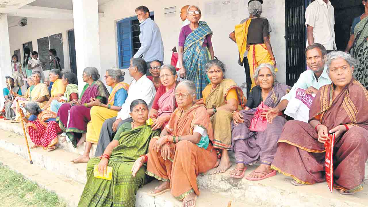 అందని ఆసరా..