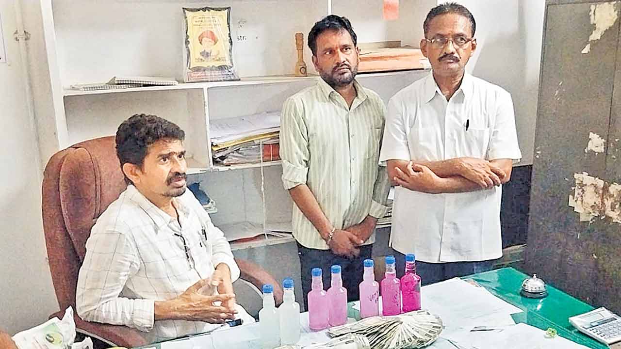 ఏసీబీ వలలో ఇండస్ట్రియల్‌ ఏడీ