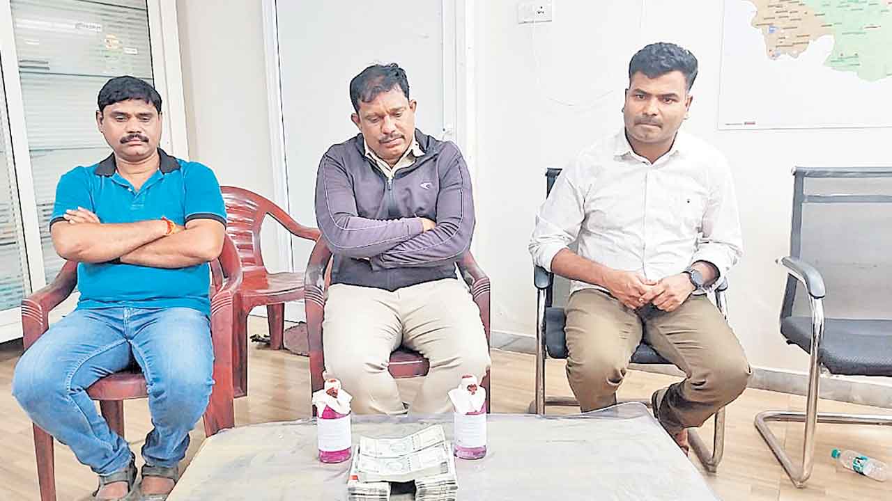 ACB Raids | ఏసీబీ వలలో అవినీతి చేపలు