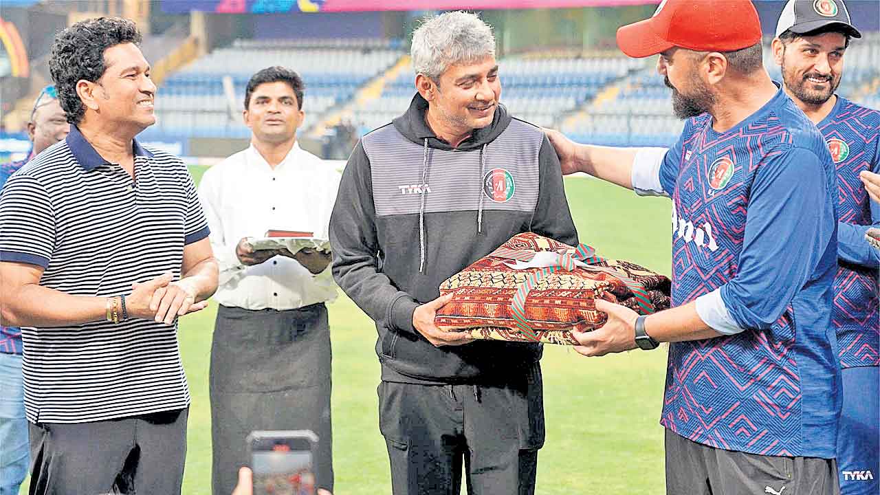ఒక్క రూపాయీ తీసుకోకుండానే..