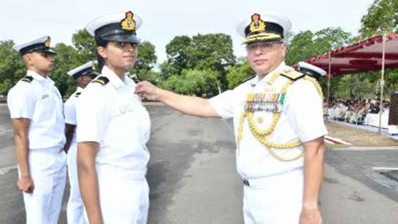 Anamika B Rajeev | నేవీలో తొలి మహిళా హెలికాప్టర్‌ పైలట్‌గా అనామిక