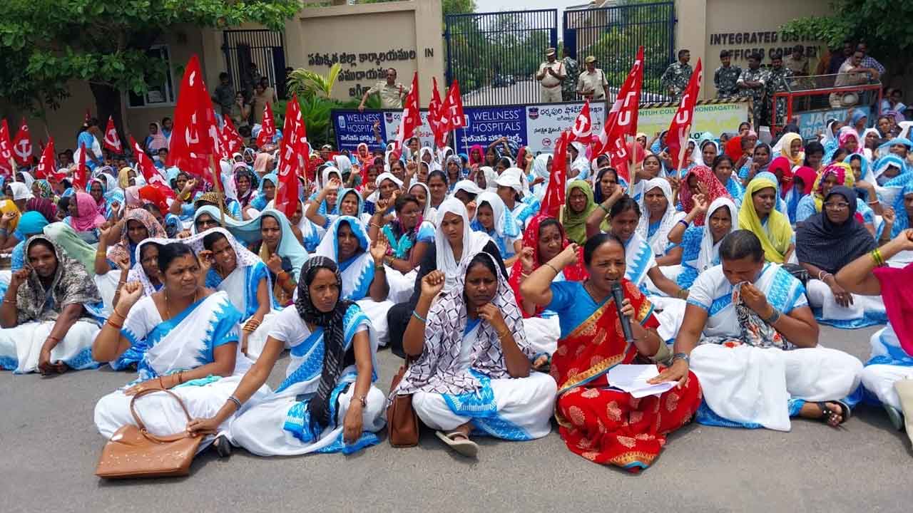 Asha workers | హక్కుల సాధన కోసం కదం తొక్కిన ఆశా వర్కర్లు