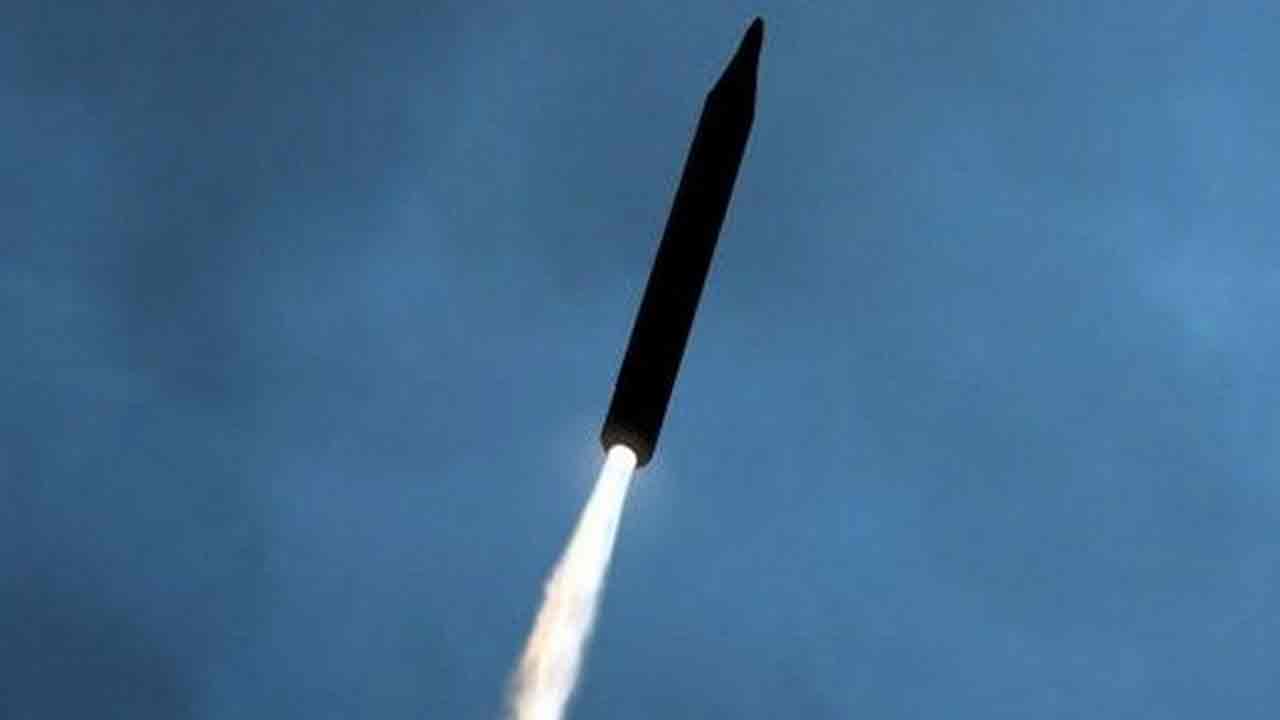 North Korea: బాలిస్టిక్ క్షిప‌ణిని ప‌రీక్షించిన ఉత్తర కొరియా