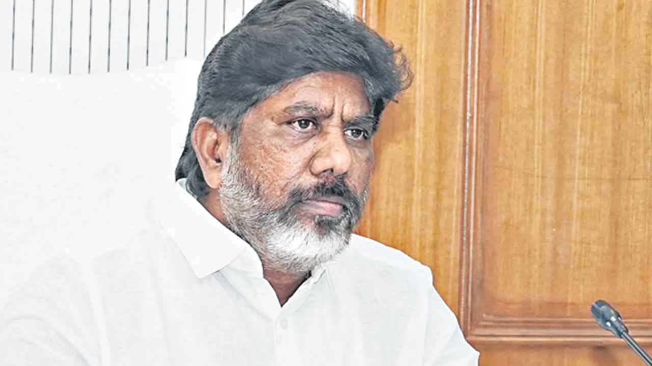 కుంభవృష్టి కురిసినా కరెంటు పోవద్దు: భట్టి