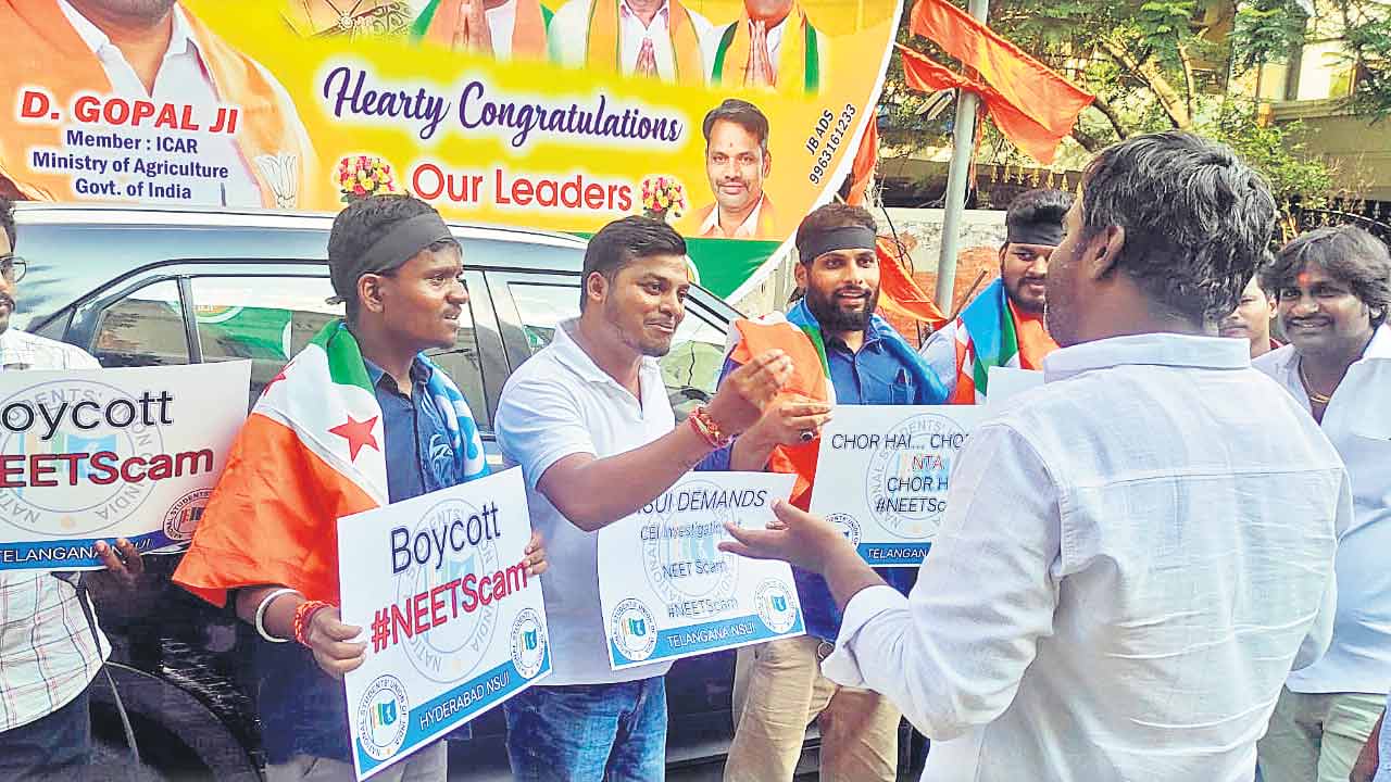 బీజేపీ ఆఫీస్‌ ఎదుట ఎన్‌ఎస్‌యూఐ ధర్నా