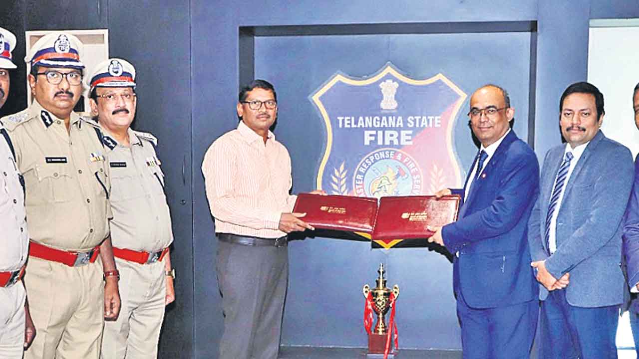 బ్యాంక్‌ ఆఫ్‌ బరోడాతో అగ్నిమాపకశాఖ ఒప్పందం