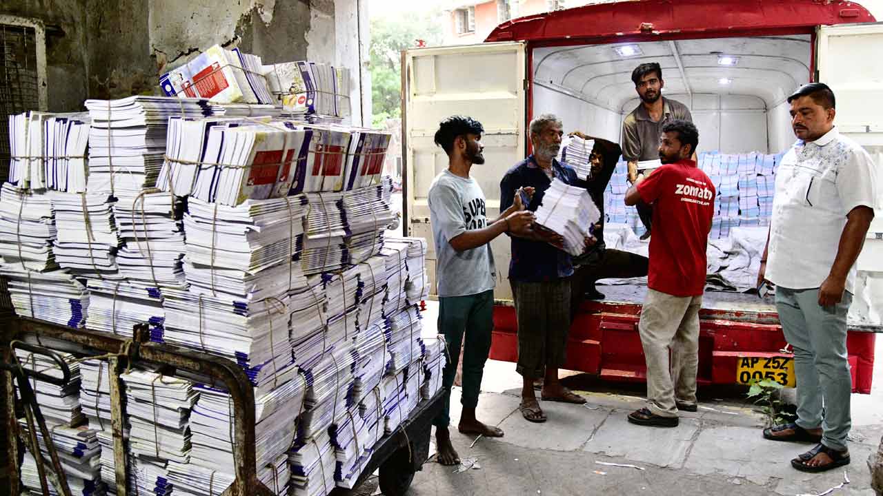 Telangana | ముందుమాటలో కేసీఆర్‌ పేరు ఉన్నదని.. 25 లక్షల పాఠ్యపుస్తకాలు వాపస్‌