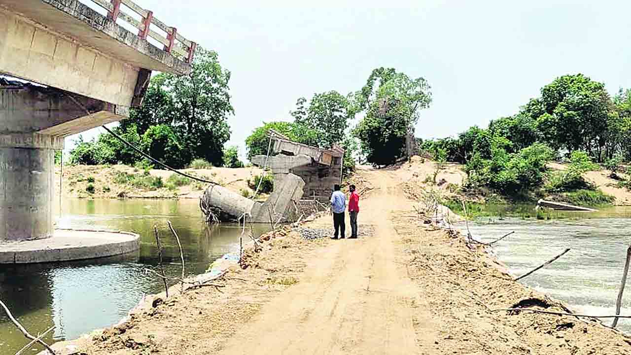 వానొస్తే రాకపోకలెట్ట?