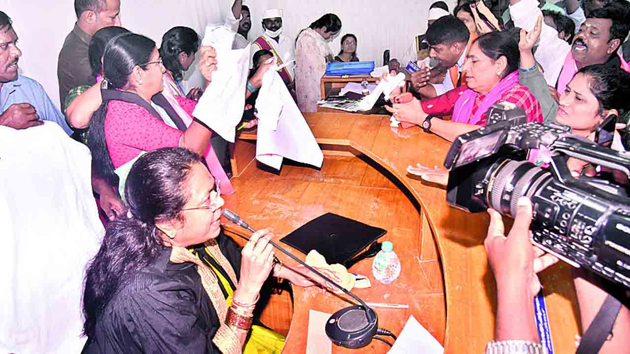 రచ్చ రచ్చ