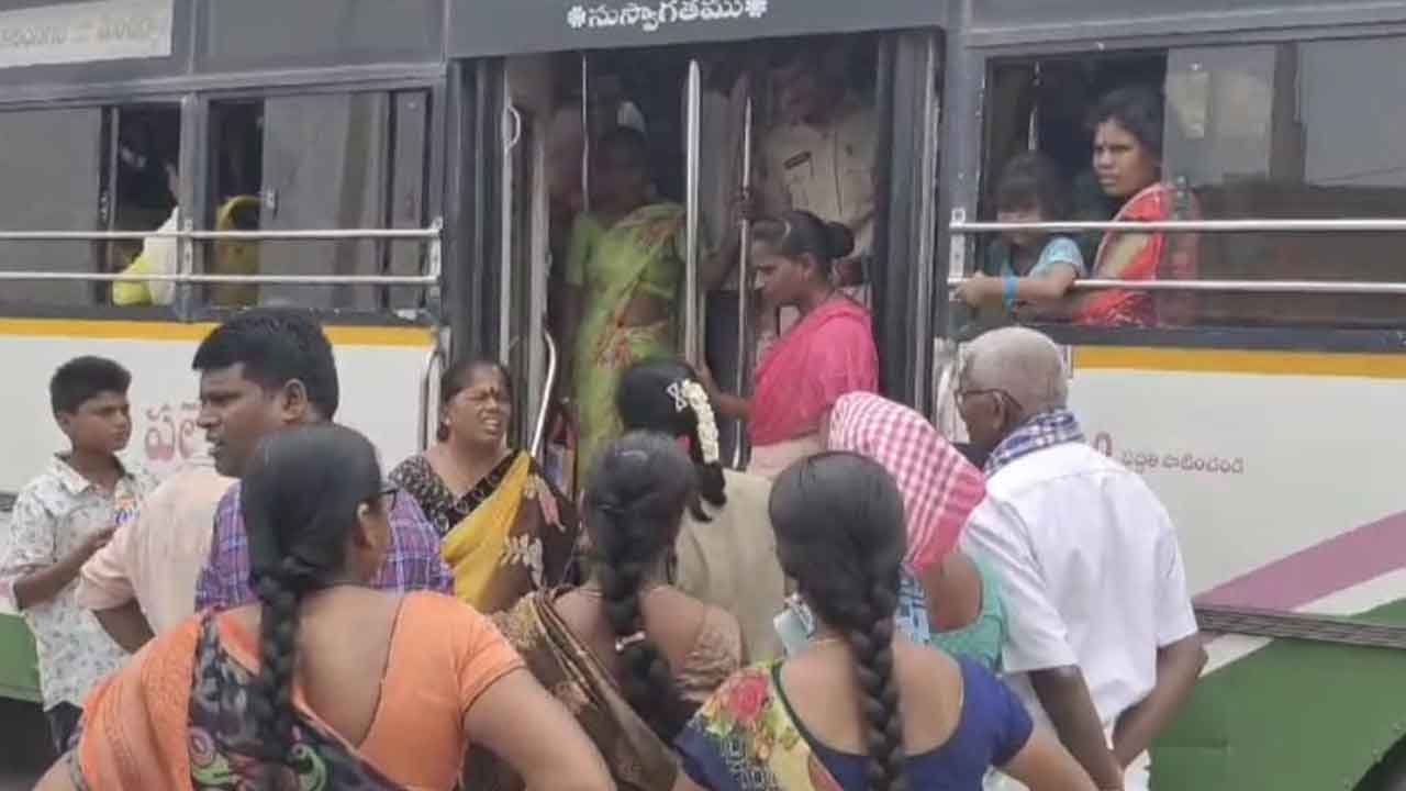 RTC bus | ప్రయాణికురాలు, కండక్టర్‌కు మధ్య గొడవ.. పోలీస్ స్టేషన్‌కు చేరిన పంచాయితీ
