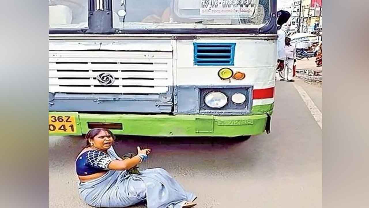 RTC bus | డ్రైవర్‌ బస్సు ఆపలేదని ఆగ్రహించిన మహిళ.. చివరికి ఏం చేసిందంటే?
