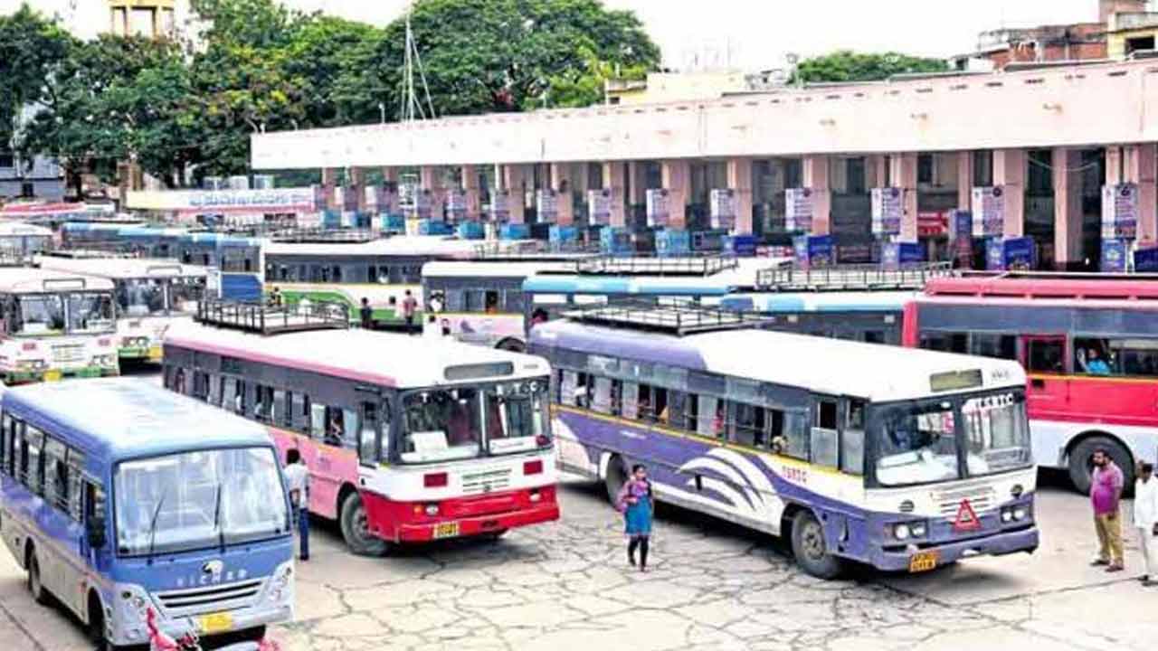 TGSRTC | కరీంనగర్‌ బస్టాండ్‌లో పురుడు పోసుకున్న పాప.. చిన్నారికి లైఫ్‌టైమ్‌ ఫ్రీ బస్‌