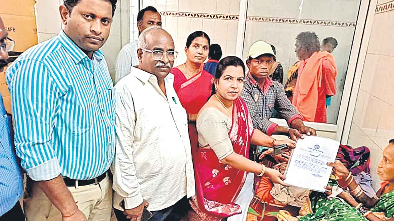 బస్టాండ్‌లో పుట్టిన చిన్నారికి ఫ్రీ బస్‌పాస్‌