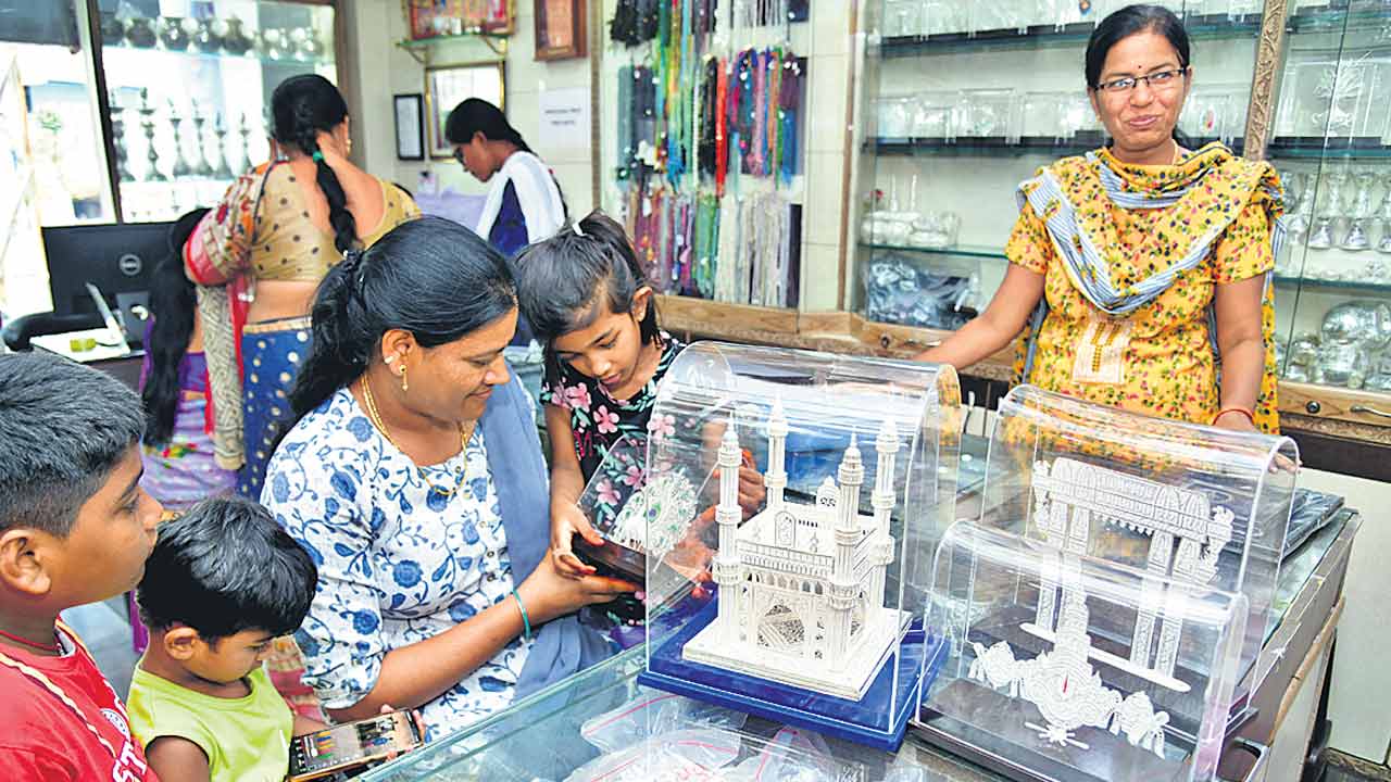 SIFKA | అంబానీ ఇంట పెండ్లికి.. సబ్బినాడు జ్ఞాపిక