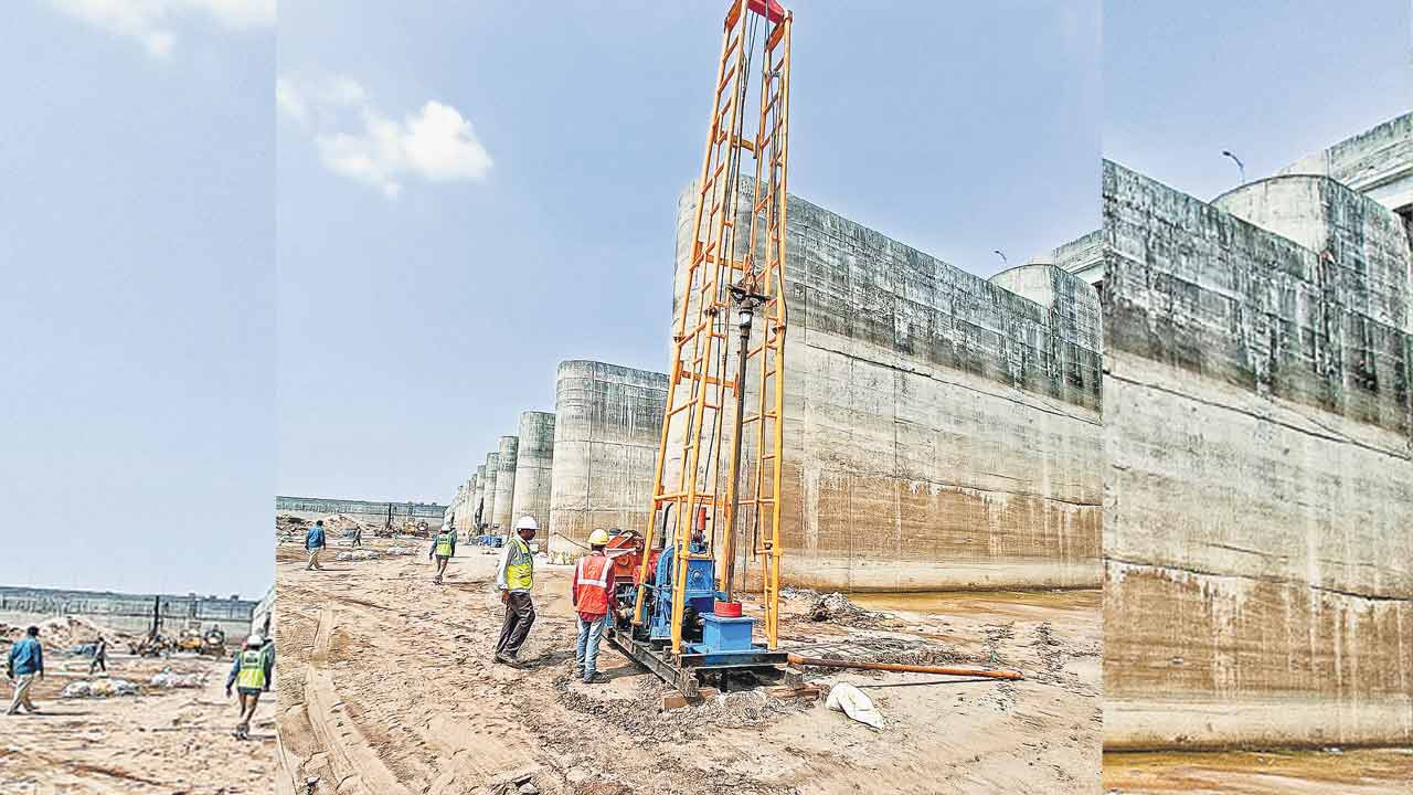 మేడిగడ్డలో గ్రౌటింగ్‌ పనులు మొదలు