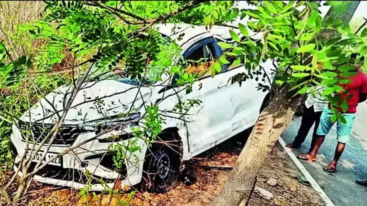 17 బైకులను ఢీ కొట్టిన బాలుడు