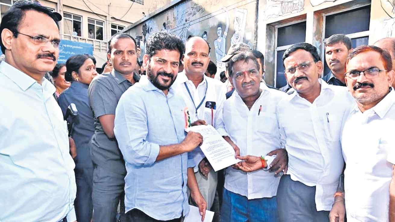 CM Revanth Reddy | గురుకులాలతో కుటుంబ బంధం బలహీనం.. సామాజిక సమస్యగా మారే ప్రమాదం: రేవంత్‌రెడ్డి