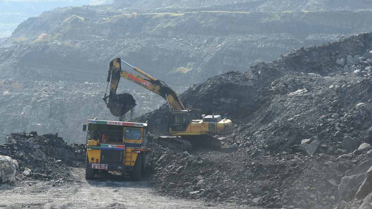 Coal Mines | బొగ్గు గనుల ప్రైవేటీకరణకు కుట్ర.. కేంద్ర ప్రభుత్వ నిర్ణయానికి రాష్ట్ర సర్కారు వత్తాసు?