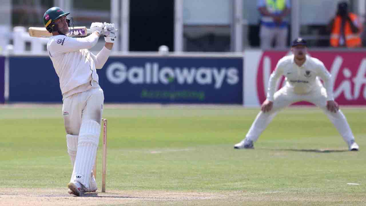 Ollie Robinson | ఒకే ఓవ‌ర్లో 43 ర‌న్స్.. స్టార్ బౌల‌ర్‌ను ఉతికేశాడుగా