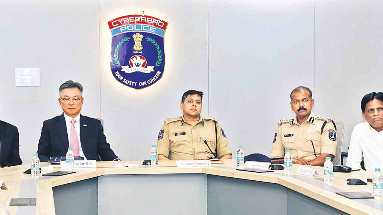 JCP Joel Davis | ట్రాఫిక్‌ నియంత్రణకు 80 మంది మార్షల్స్‌: జాయింట్‌ సీపీ జోయల్‌ డేవిస్‌