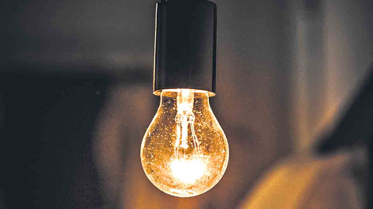 లోవోల్టేజీతో ఇబ్బందిపడుతున్న రైతులు