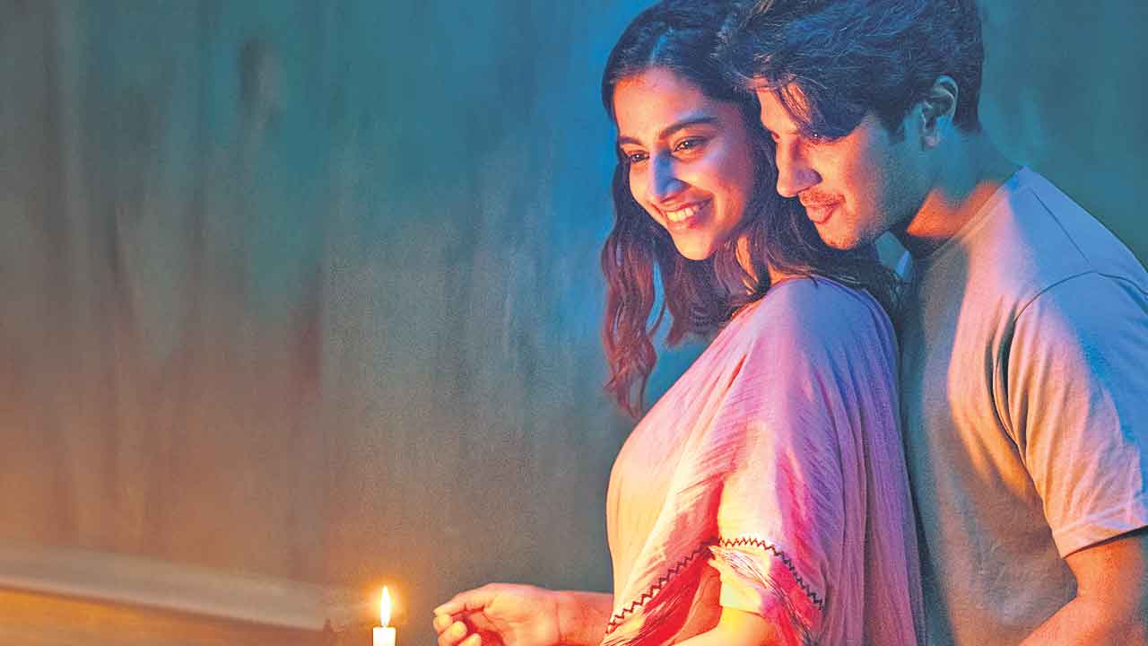 Lucky Baskhar | కోపం చాలు శ్రీమతిగారు.. భార్యను బ్రతిమాలుకుంటున్న లక్కీ భాస్కర్‌