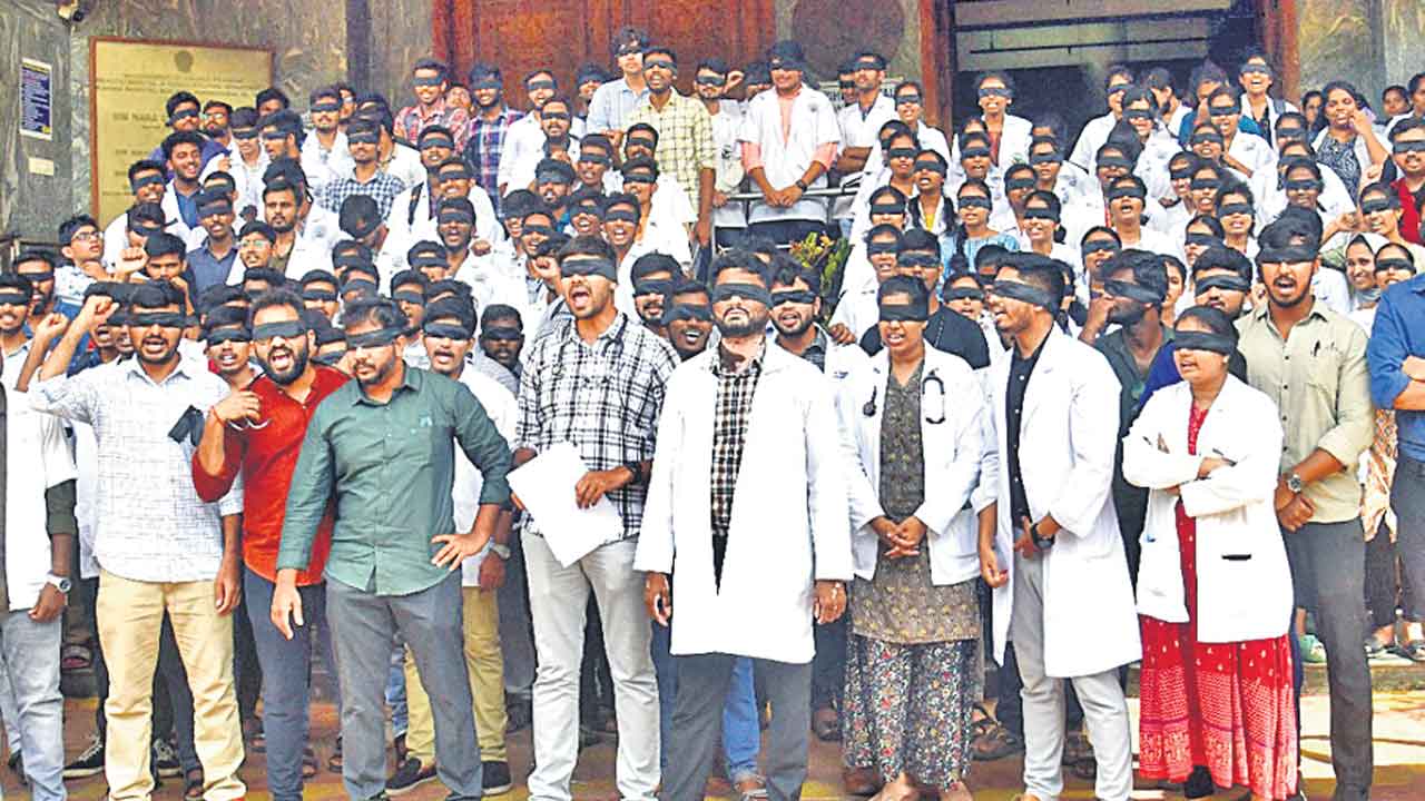 Junior Doctors | ముఖ్యమంత్రీ కండ్లు తెరవండి…