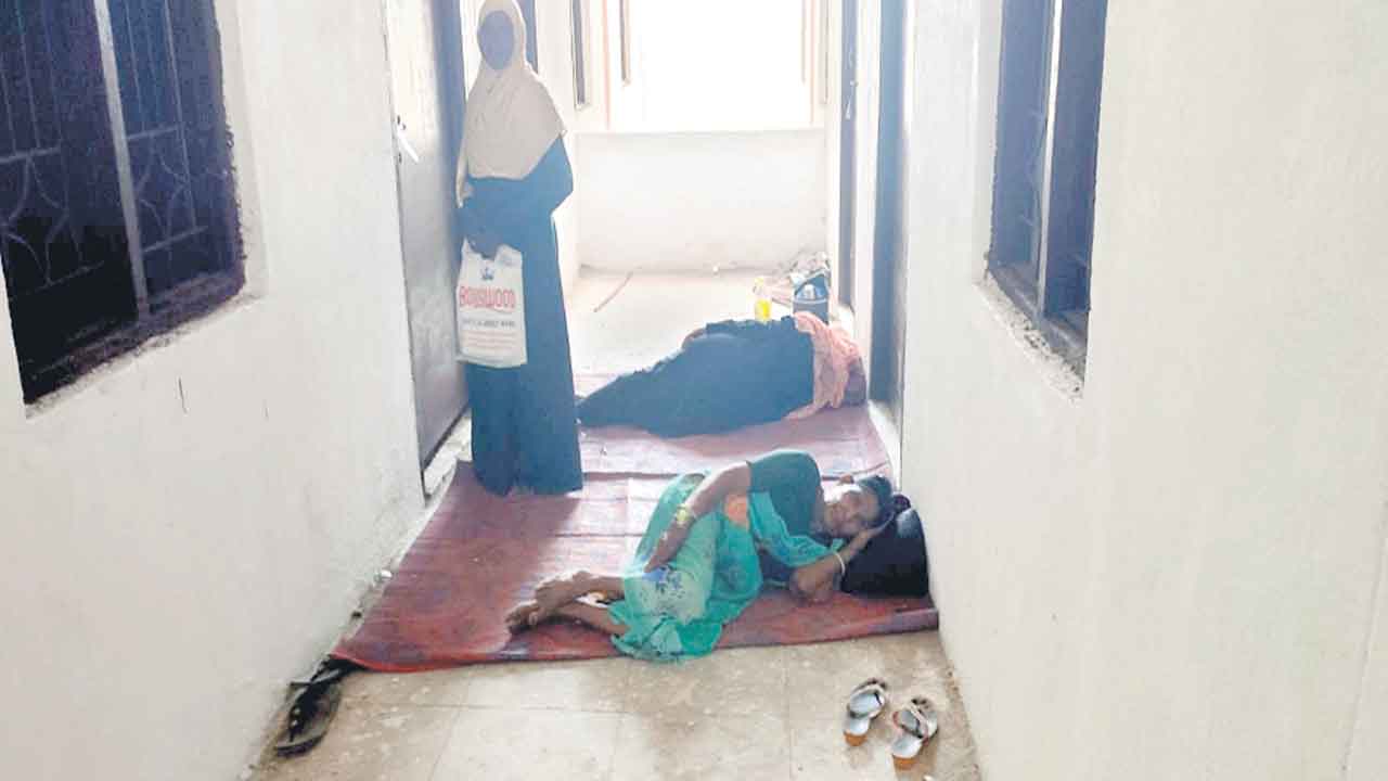 డబుల్‌ బెడ్రూంలను అందించాలి..