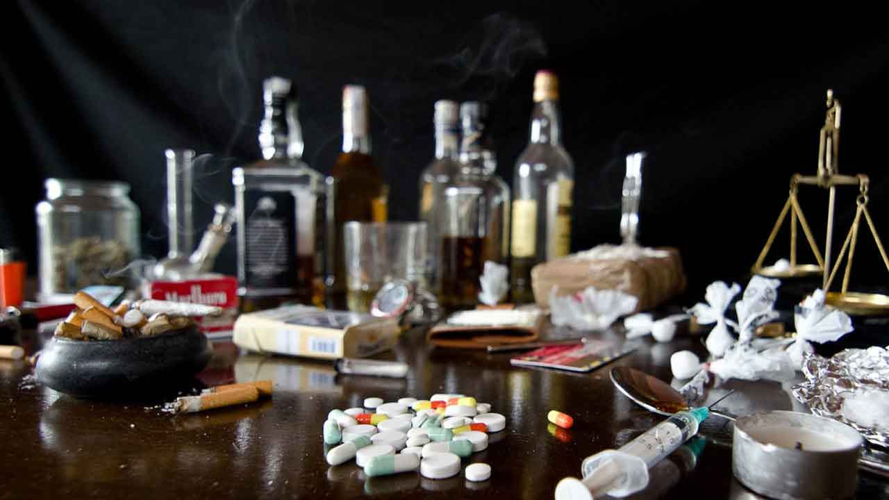 డ్రగ్స్‌, సారాపై ఉక్కుపాదం