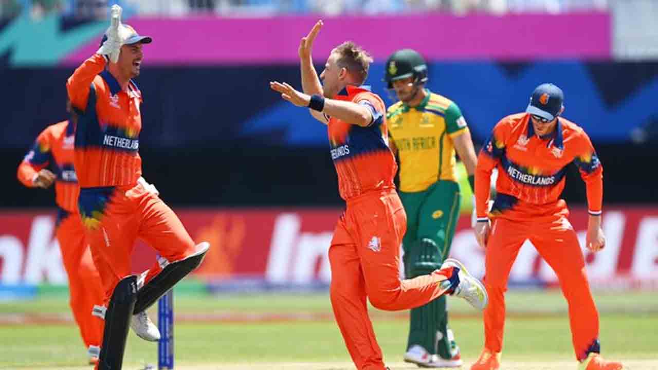 RSA vs NED | దక్షిణాఫ్రికాకు భారీ షాక్.. పవర్ ప్లేలో నాలుగు వికెట్లు