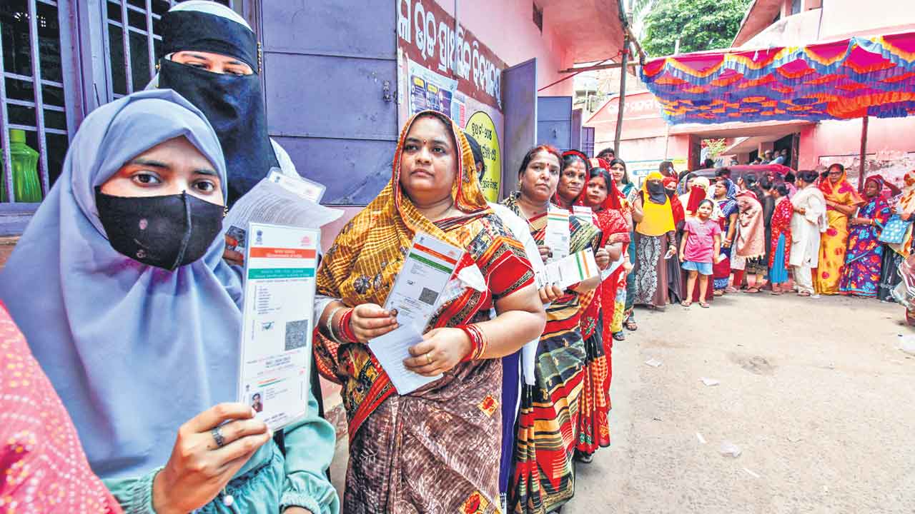 చివరి దశలో 62% పోలింగ్‌