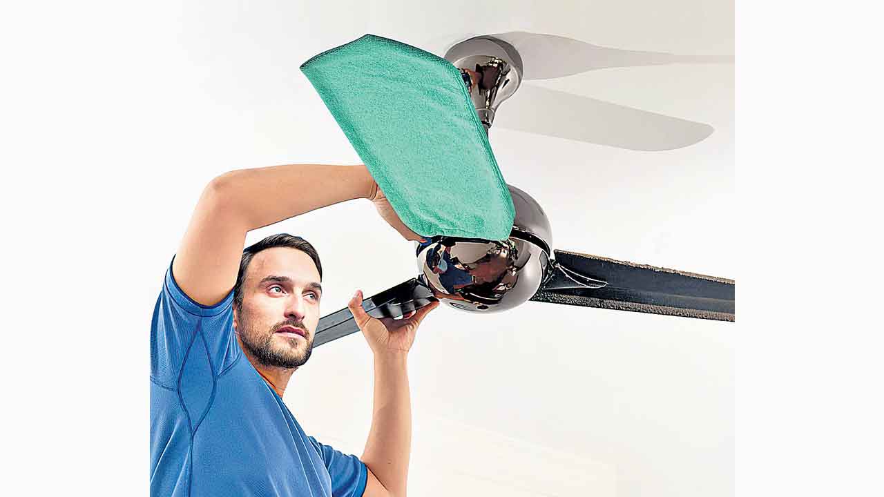 గాలిపంకా వంక చూడండి