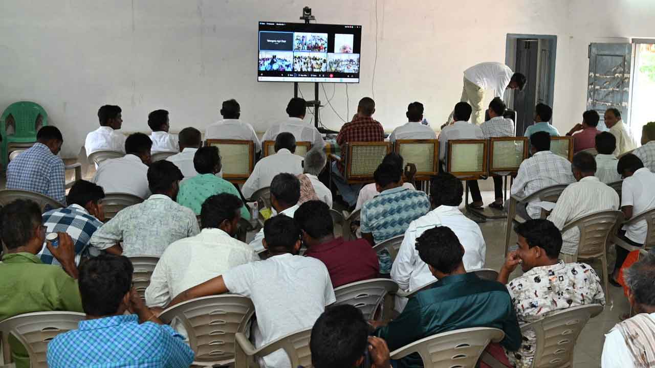ఇచ్చేదేదో సకాలంలో ఇవ్వండి