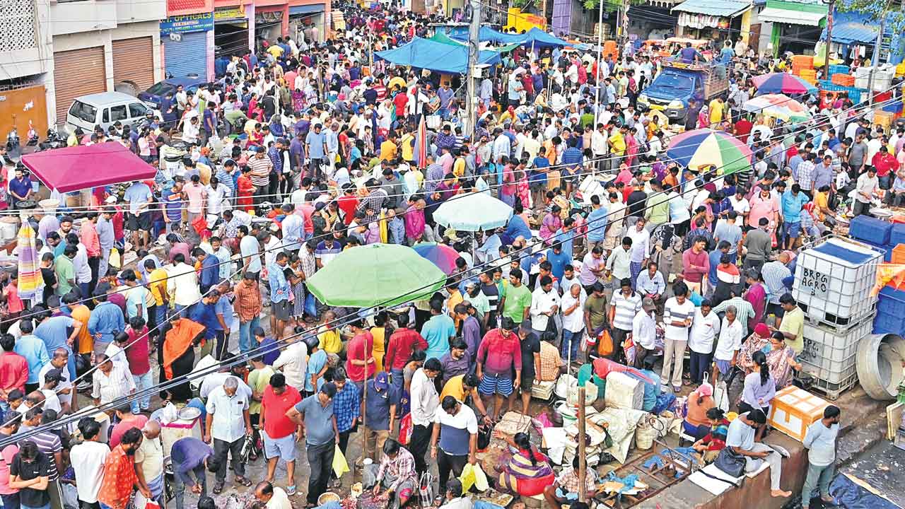 Telangana | చేపా చేపా చెరువుకు తొవ్వేది?.. ఉచిత చేపల పంపిణీపై నీలినీడలు