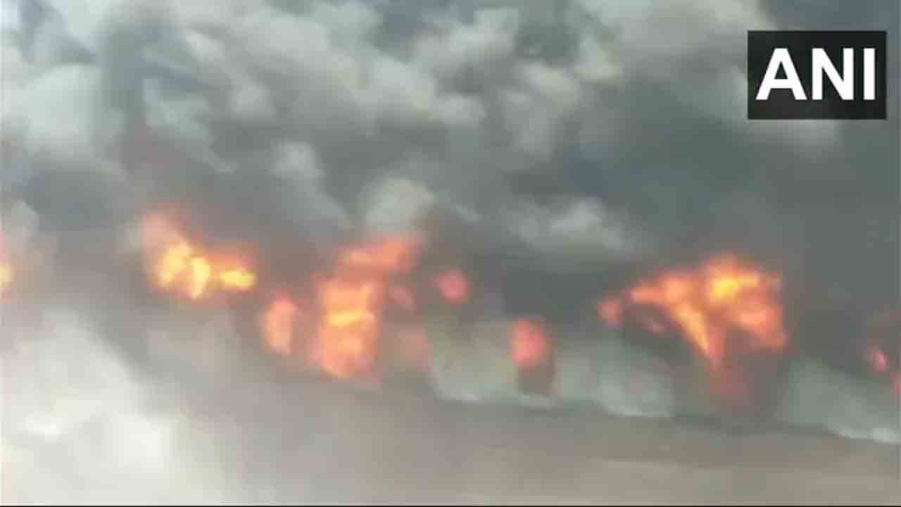 fire broke out | బ్లాంకెట్‌ ఫ్యాక్టరీలో ఎగిసిపడిన మంటలు