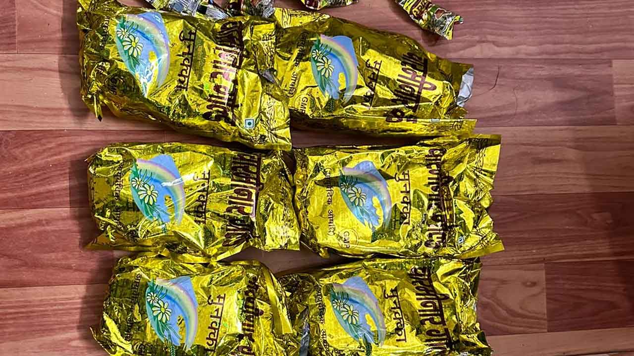 Marijuana chocolates | గంజాయి చాక్లెట్లు విక్రయిస్తున్న ఇద్దరు వ్యక్తులు అరెస్ట్‌