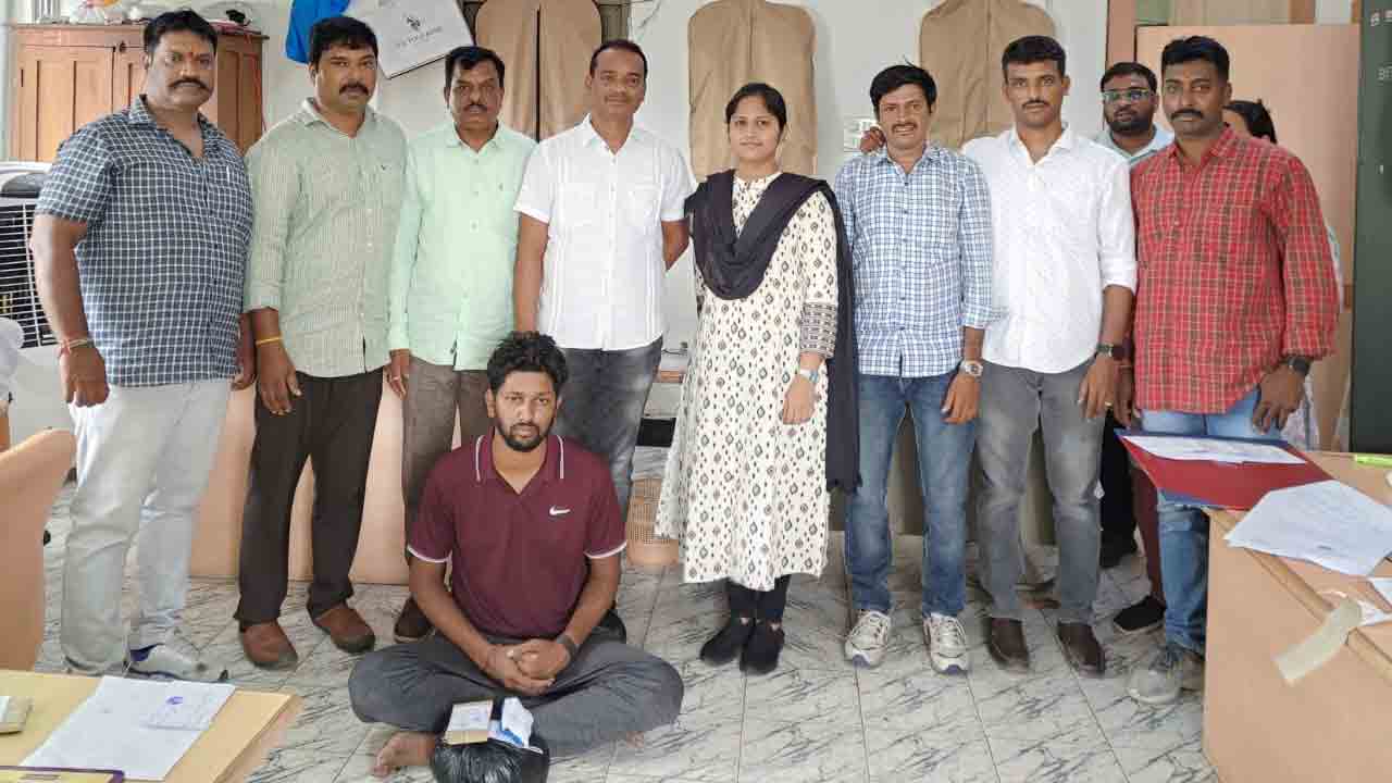 Ganja | ధూల్‌పేట‌లో 2 కిలోల గంజాయి ప‌ట్టివేత‌.. యువ‌కుడు అరెస్ట్