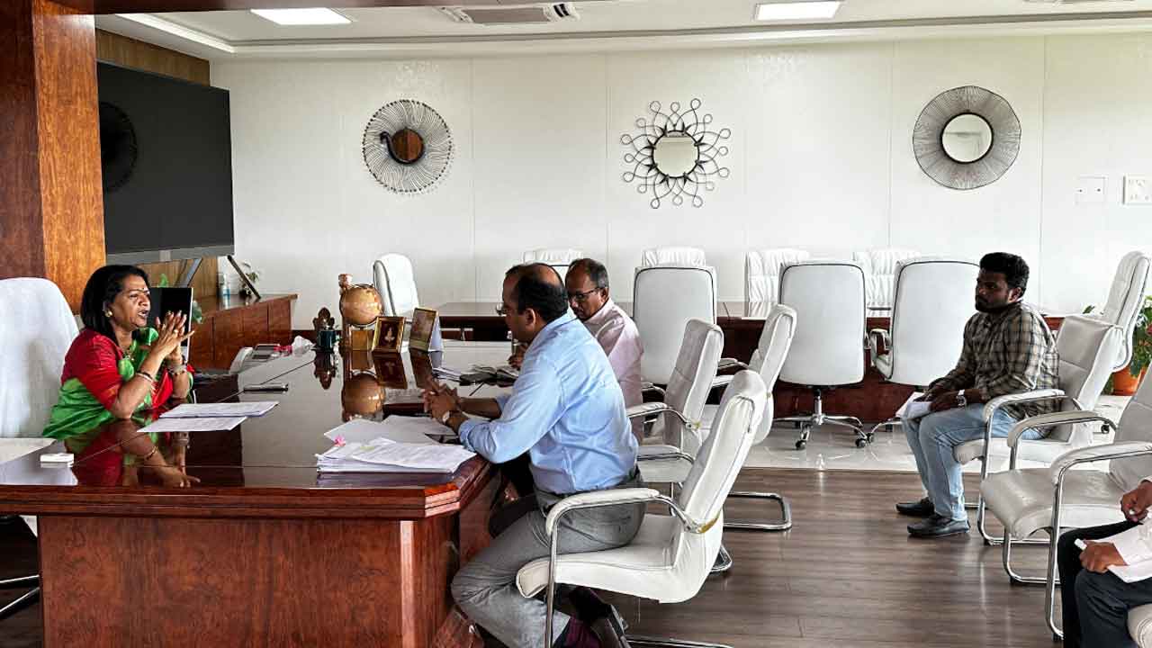 GHMC assets | జీహెచ్‌ఎంసీ ఆస్తులను డిజిటలైజేషన్‌ చేయాలి : మేయర్‌ విజయలక్ష్మి