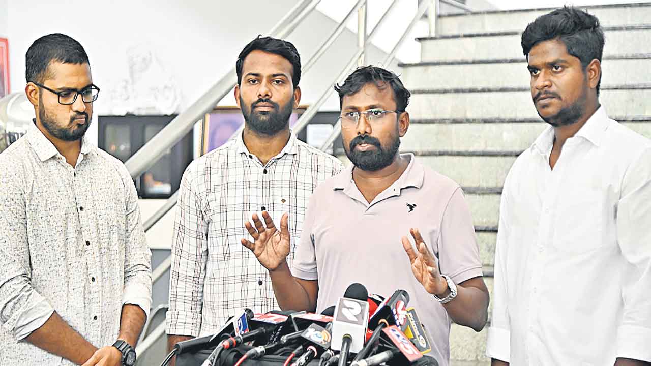 గ్రూప్స్‌ పరీక్షలపై ఒత్తిడి పెంచండి