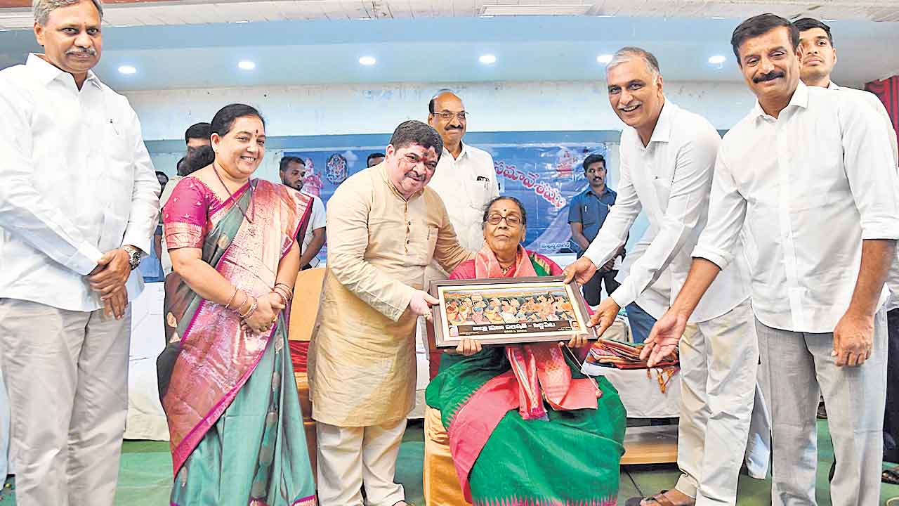 పంచాయతీలకు రూపాయి ఇచ్చారా?