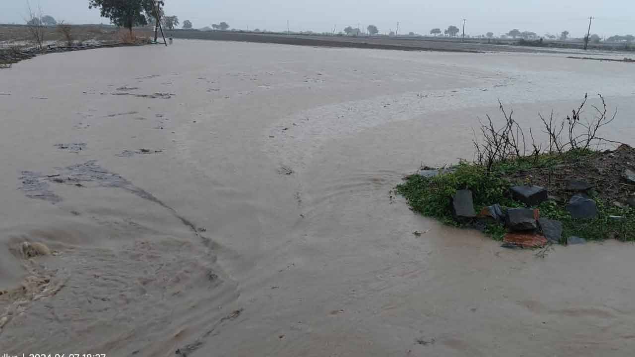 పలుచోట్ల భారీ వర్షం